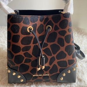 NWT Michael Kors Mercer Gallery Bucketbag